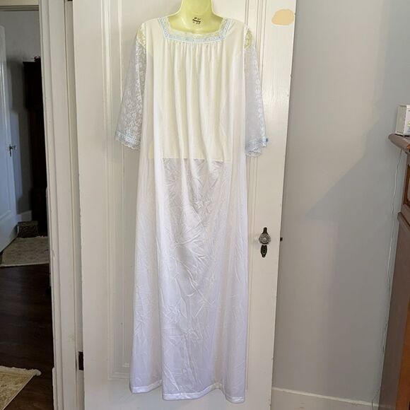 NWT Vtg Henson Kickernick white nylon long robe with lace neckline/3/4 sleeves - Picture 6 of 9